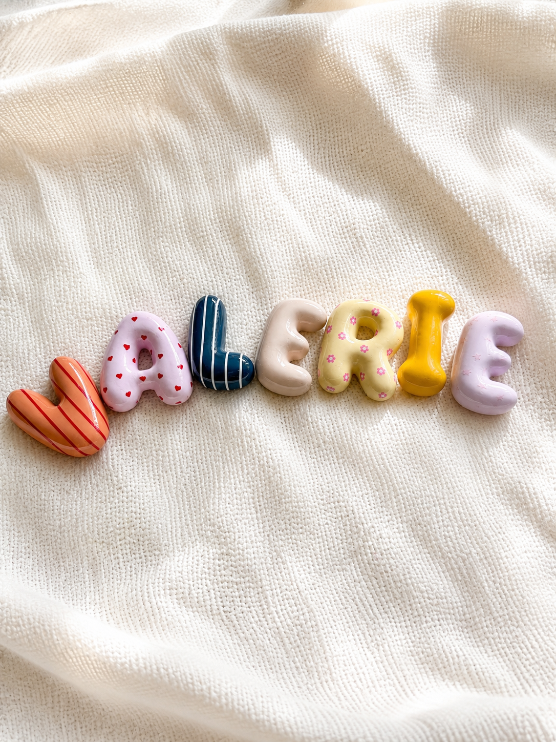 3D BUBBLE LETTERS- 3D PRINTED LETTERS- PATTERN BUBBLE LETTERS- CERAMIC LETTERS- GLOSS LETTERS- BEDROOM DECOR- NURSERY DECOR- KIDS BEDROOM- 3D NAME PLAQUE- 3D NAME SIGN- 3D PRINTED BUBBLE LETTERS FOR KIDS BEDROOM IN VARIOUS COLOURS AND PATTERNS