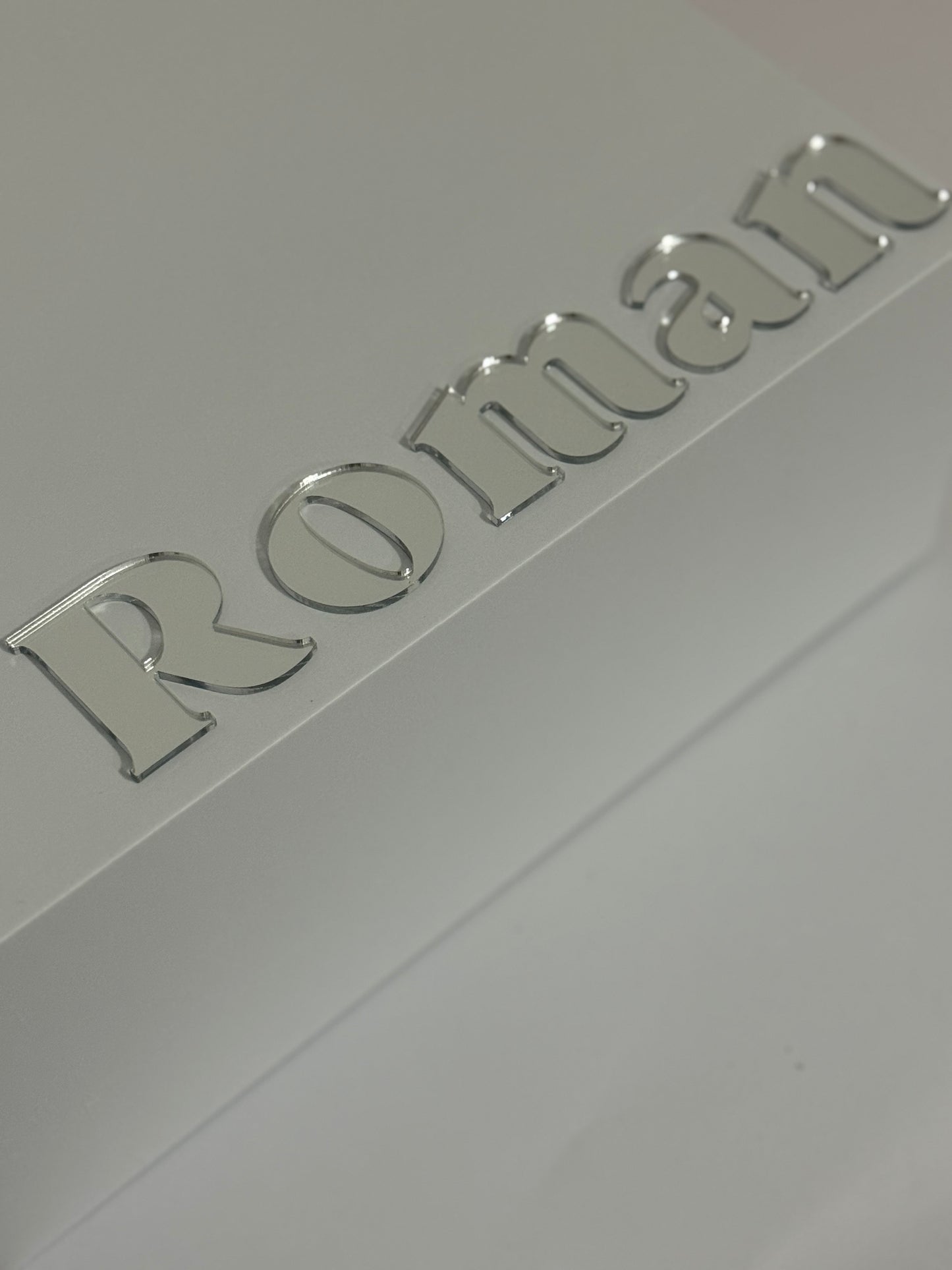 Block Style Acrylic Single-Layer Name Plaque – Custom Name Decoration for Boxes & Events